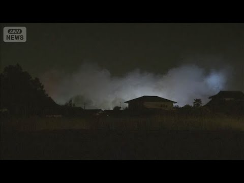 住宅や納屋など3軒燃える火事　火元の住民男性が軽傷　茨城・つくばみらい市(2026年3月9日) サムネイル