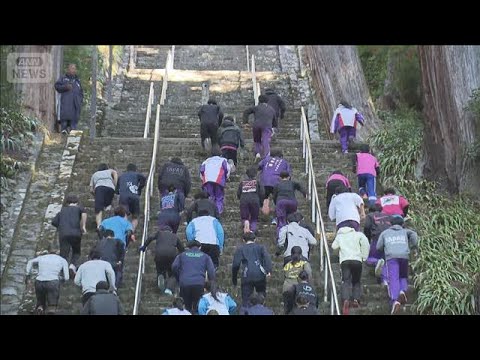 高校生がお寺の石段で走り納め(2025年12月31日) サムネイル