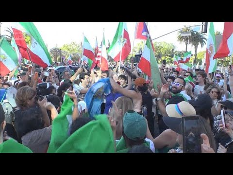 ハメネイ師死亡 米イラン系歓喜 “テヘランゼルス”に千人集結　元王朝の復権望む声(2026年3月1日)