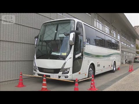 空港ターミナル前で観光バスにはねられ男性重傷　乗客にけがなし(2026年3月16日)