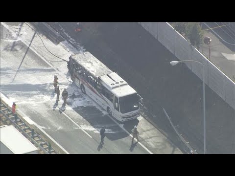 中央道で乗客40人乗せた観光バスが炎上　エンジントラブル原因か　東京・日野市(2026年2月18日) サムネイル