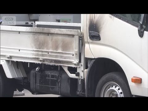 ガソリンスタンドでトラックが炎上　給油機も燃える　運転手がやけど　静電気が原因か(2026年5月4日) サムネイル