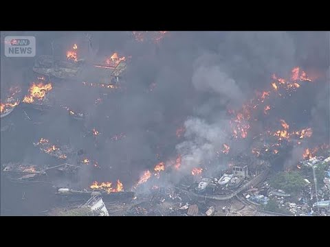 広島・呉市で廃船や廃材が燃える火事　消火活動続く(2026年5月14日) サムネイル