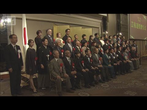 芸術選奨の贈呈式で清水ミチコさんら喜び語る　新人賞には声優の花江夏樹さんら(2026年3月17日) サムネイル
