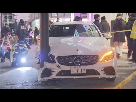 【速報】東京・新宿駅近くで車が歩道に突っ込む　10代女性ら3人が病院搬送(2025年12月31日) サムネイル