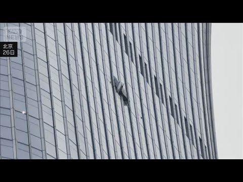 北京の高層ビルに小型飛行機衝突か　中国当局からの発表はなし(2026年6月27日)