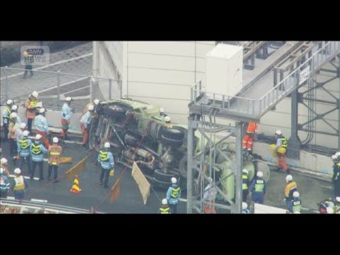 「ミキサー車が横転」首都高で事故　運転手けが【スーパーJチャンネル】(2026年6月9日) サムネイル